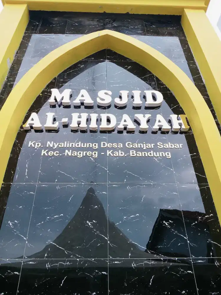 Papan nama masjid