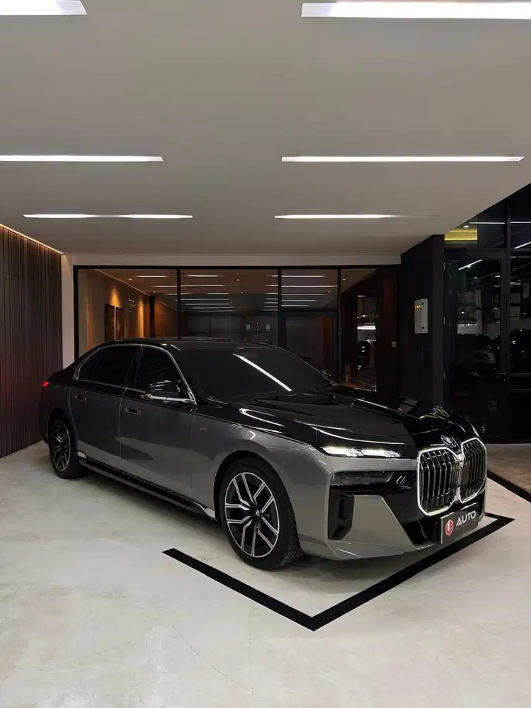 BMW 735i M-Sport 2025 Abu2 Met B1FTG Km8rb Nik 2024 PADI