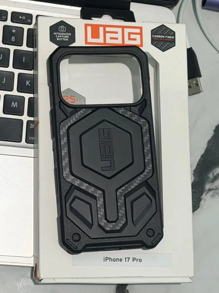 Case UAG Monarch 17 Pro carbon fiber