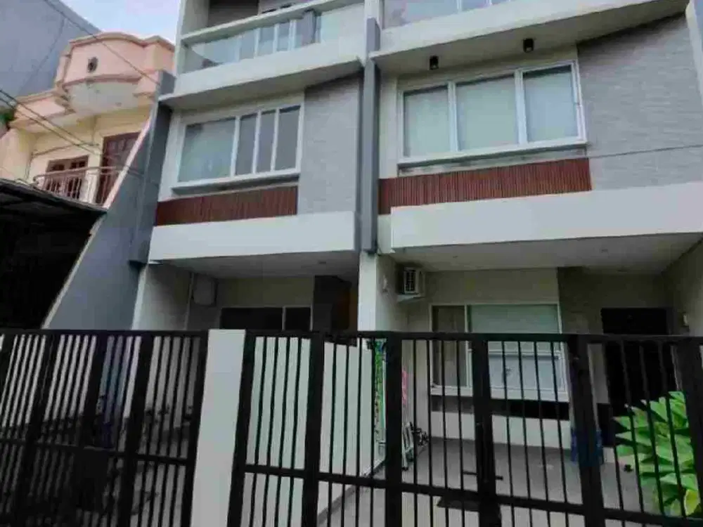 RUMAH BRAND NEW TROPICAL MODERN MINIMALIS SIAP HUNI DURI KEPA JAKARTA BARAT