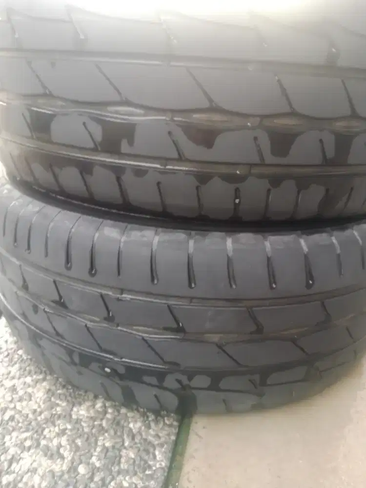 Ban brigstone r18/235/50 ban alphard masih super tebel asli copotan