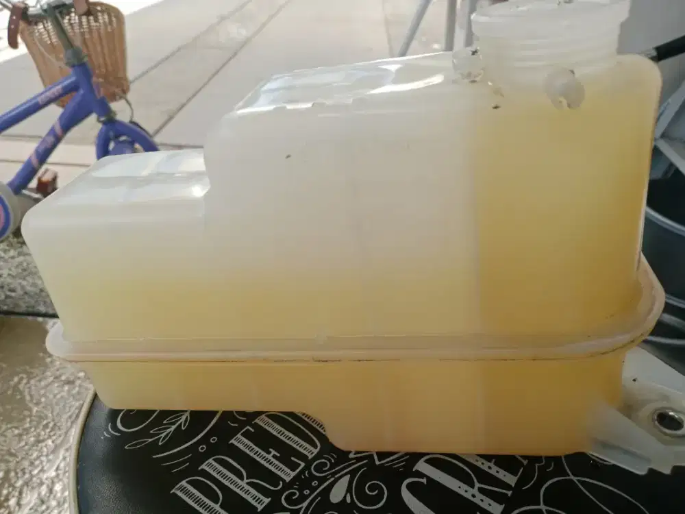 Tempat air radiator original bawaan mobil jual murah aj