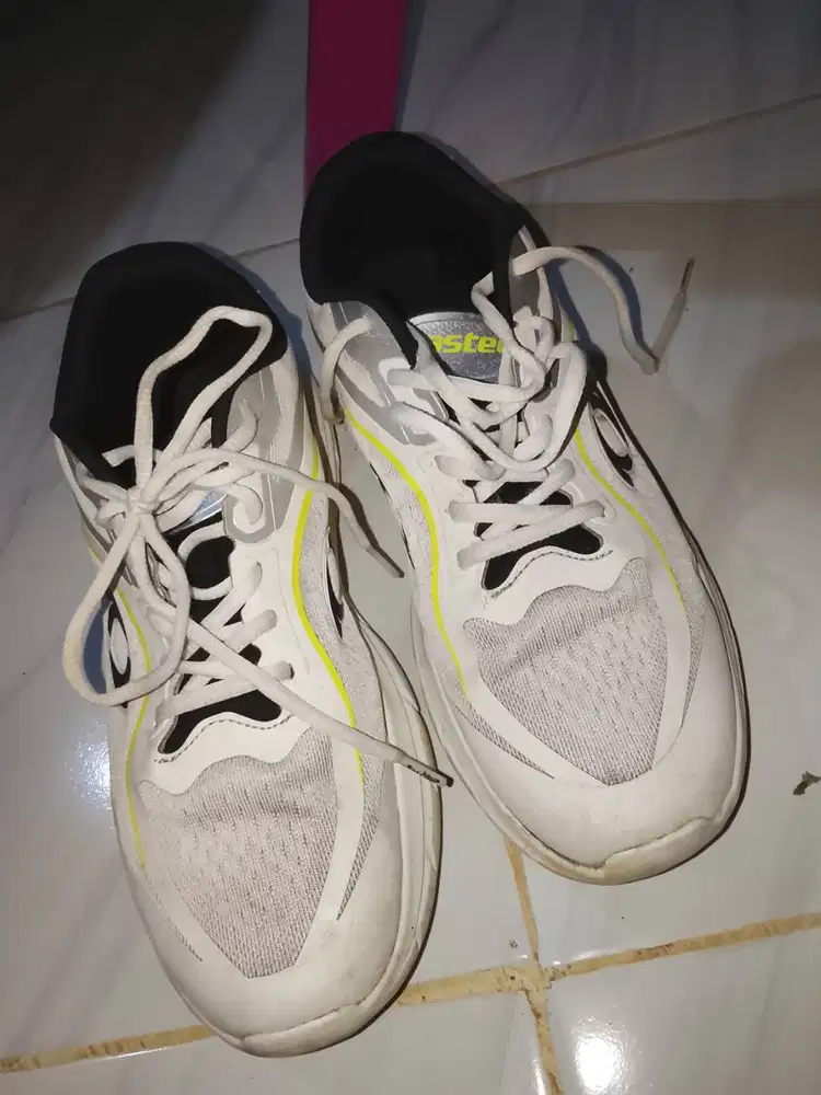 Sepatu Astec pemakaian bekas tapi mulus