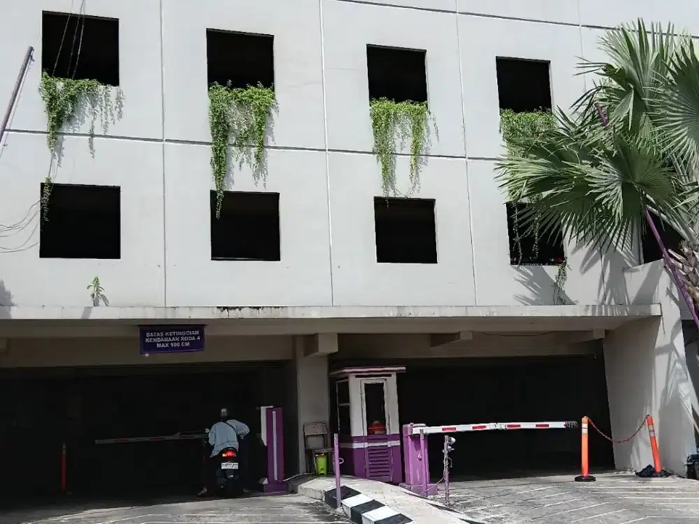 Hotel Jl. Petempen Malang, Kembangsari, Semarang Tengah, Semarang