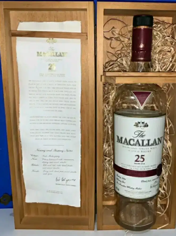 Botol kosong Macallan 25