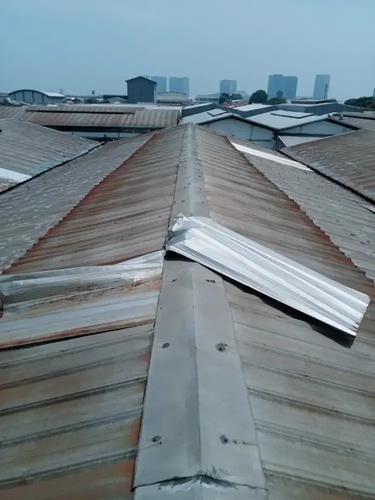 Tukang perbaikan atap bocor, perbaikan plafon rembes air, talang air