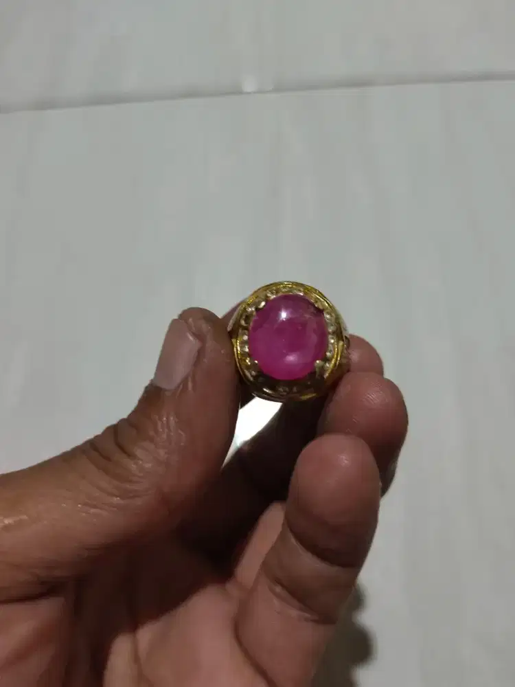 Cincin batu permata Ruby