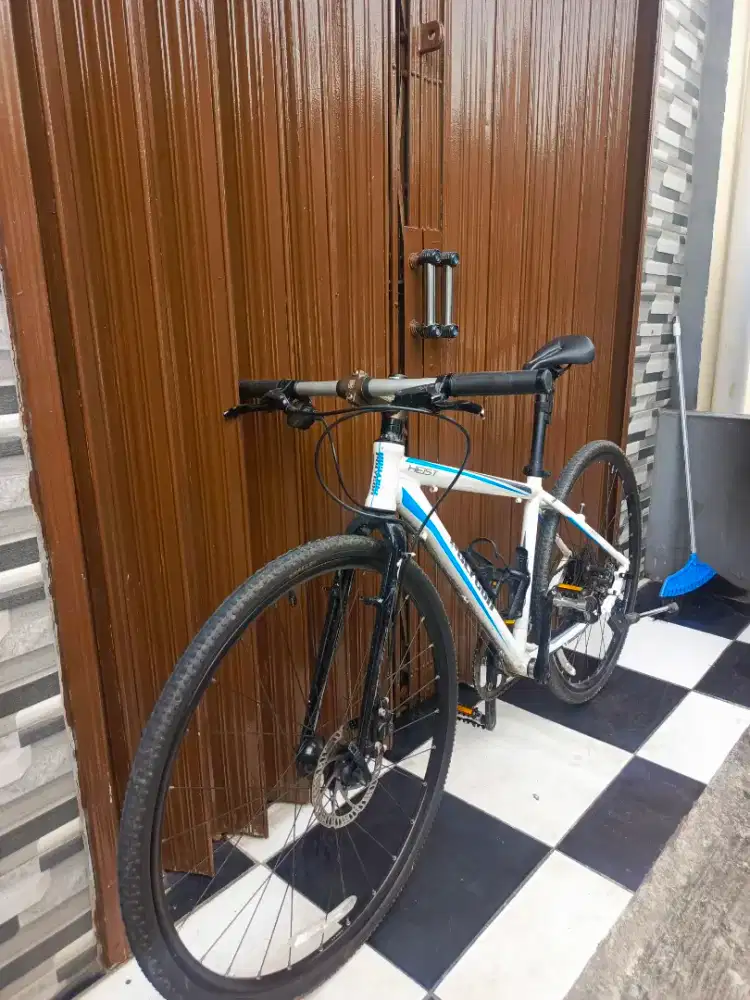 SEPEDA HYBRID POLYGON HEIST 1.0