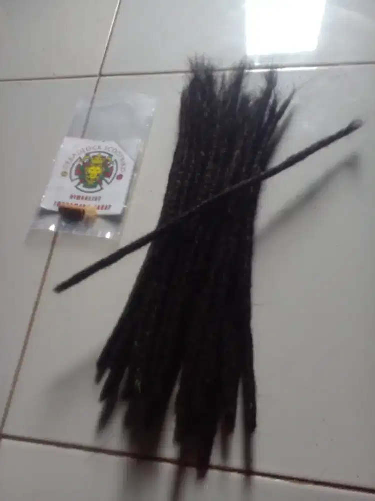 Rambut gimbaL )dreadlock
