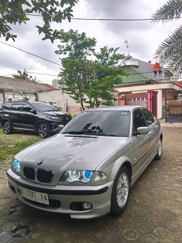 BMW 323i 2000 Bensin