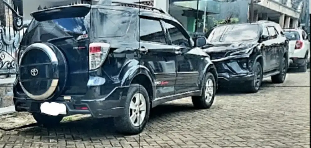 Rental mobil mewah premium + driver propesional harga ekonomis