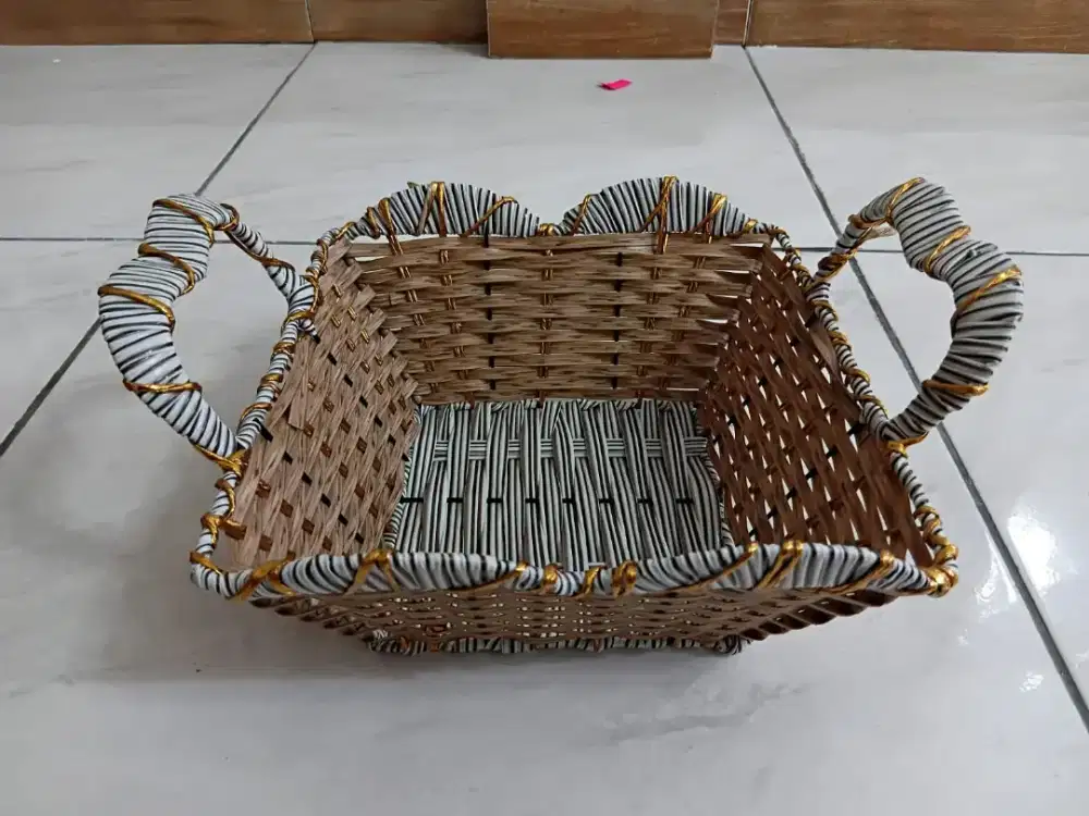 Wadah tempat minum rotan