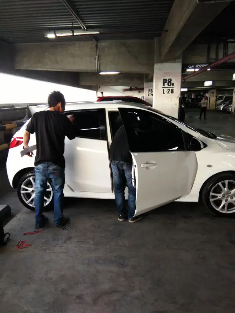 Kaca film mobil dan gedung