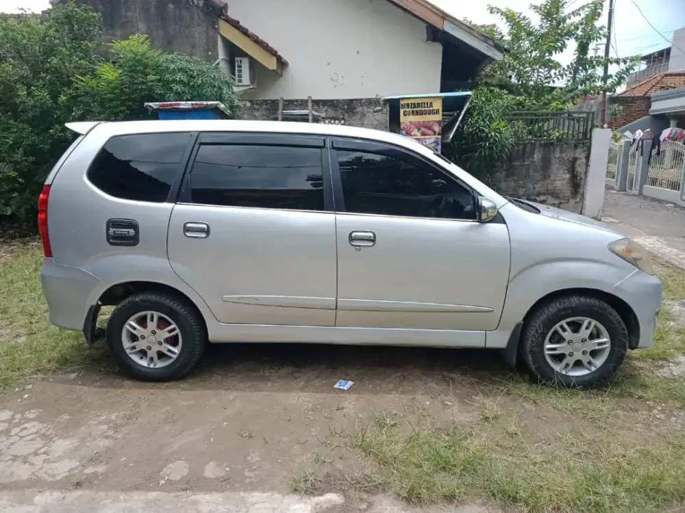 Xenia Li 2010 mulus AC dingin nego