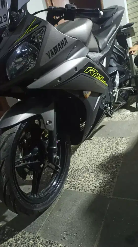 Dijual Yamaha R15  2016
Abu & Honda CB150R 2015 lengkap