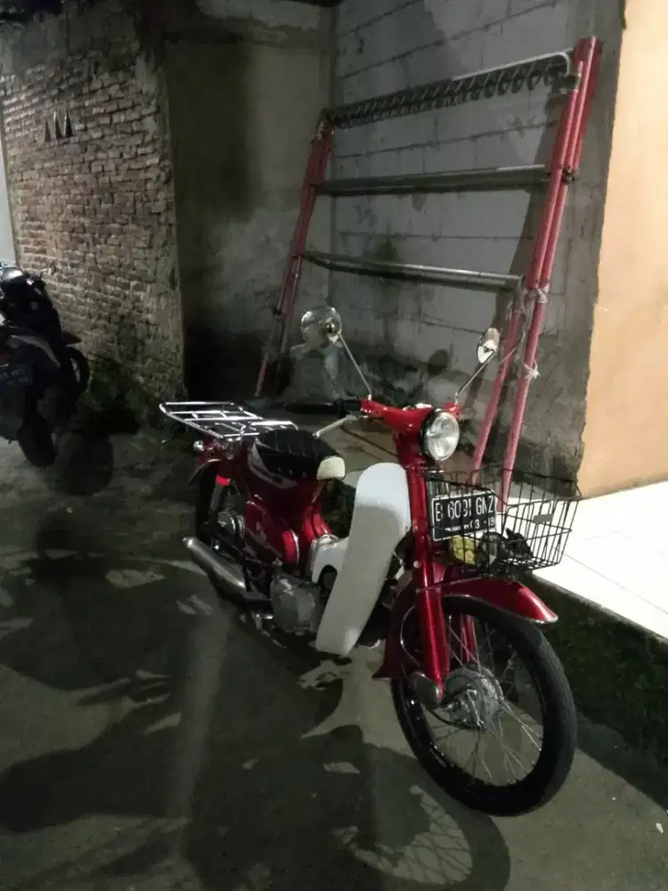 honda c70 merah