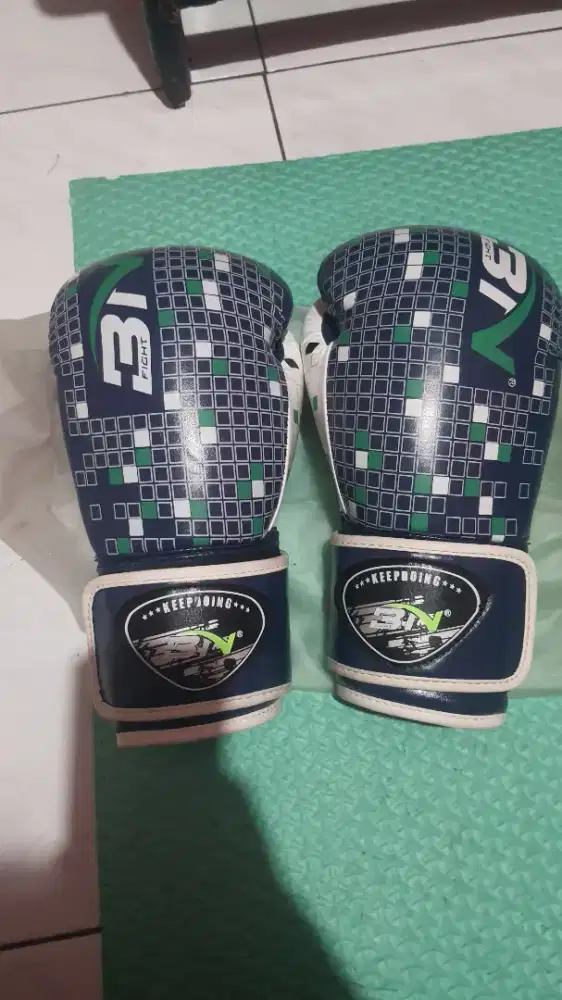 Glove boxing brand BN size 10 oz