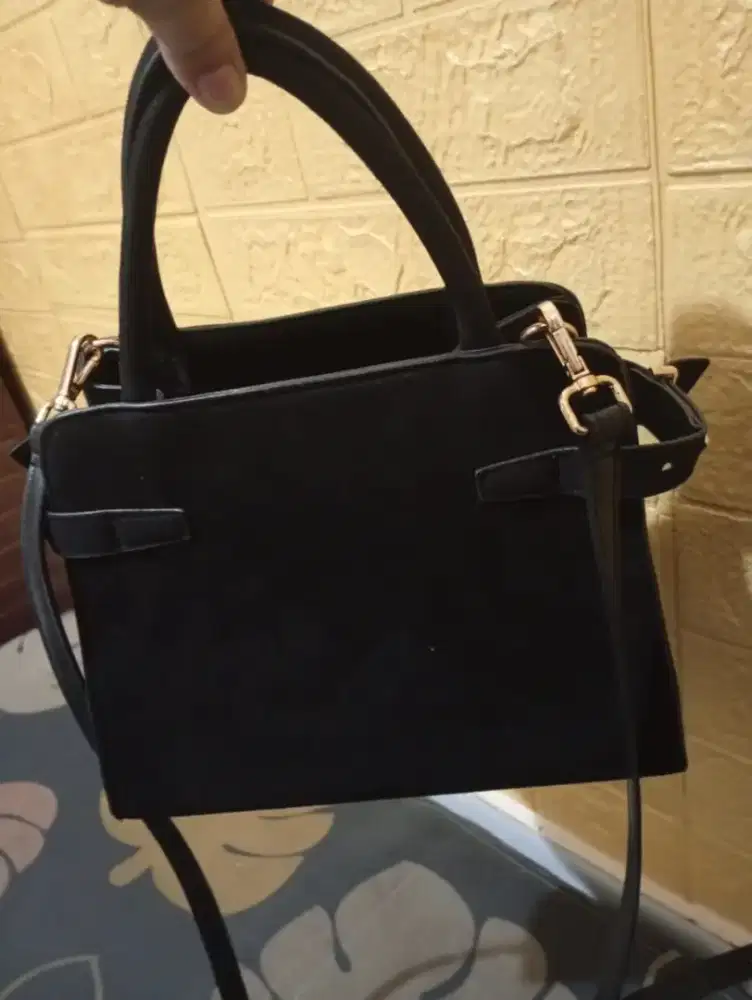 Tas bekas hitam H&M