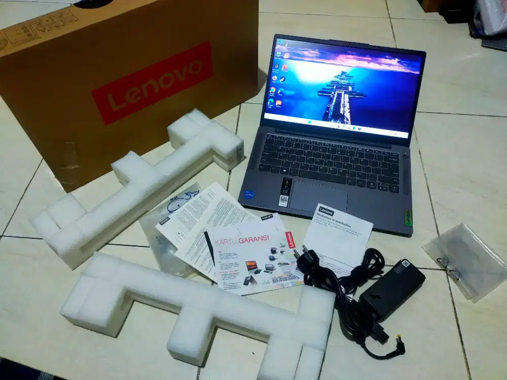 Dijual laptop Lenovo Second 2Bln Intel core i3 gen 13 Ram 8GB SSD 256