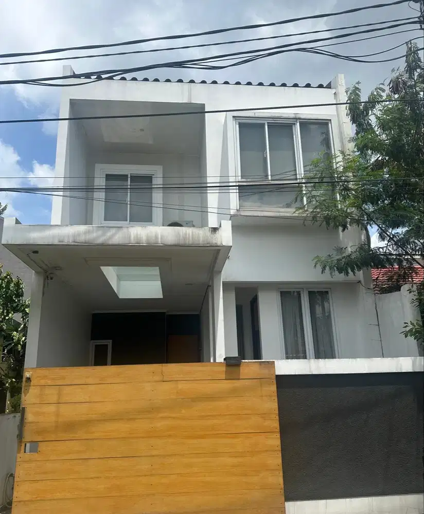 JUAL CEPAT ! Rumah 2 Lantai Full Furnished BSD 4+1 KT,SHM