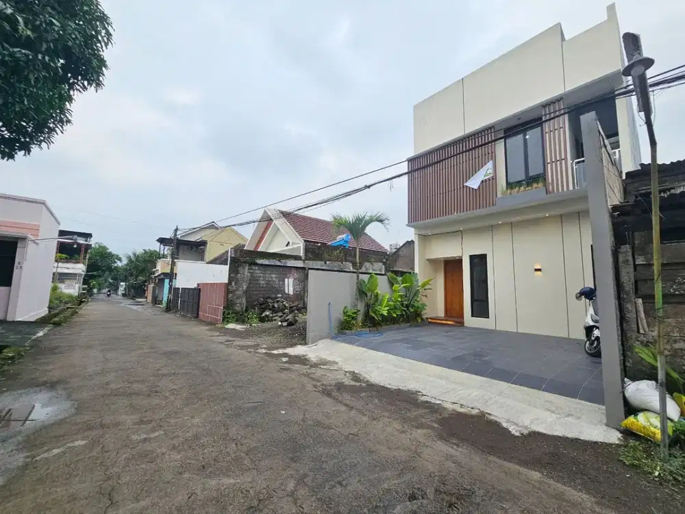 DIJUAL RUMAH MURAH 2 LANTAI MEWAH MODERN MINIMALIS UTARA STADION MAGUWOHARJO