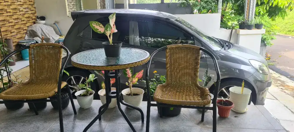 Kursi teras meja kaca