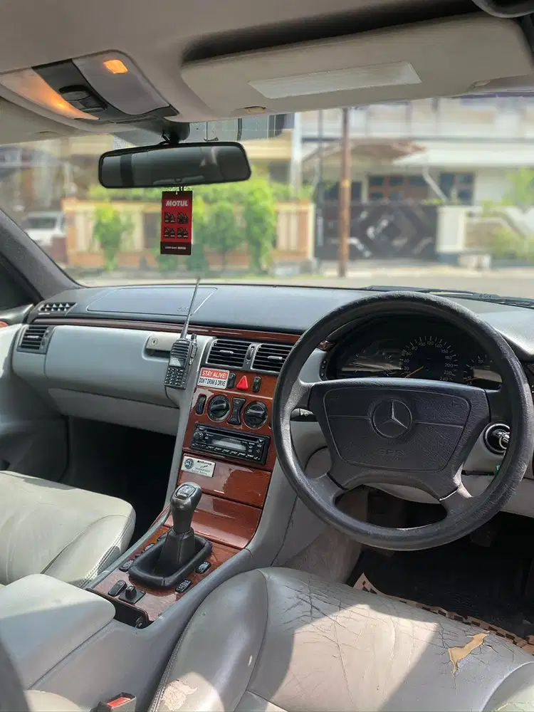 Mercedes-Benz E230 1997 Bensin