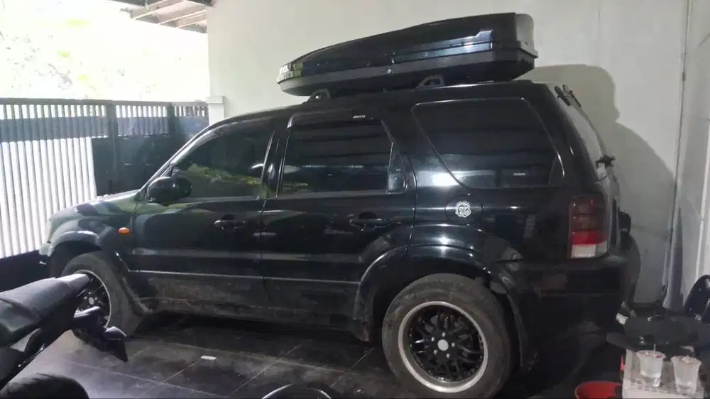 DIJUAL FORD ESCAPE AUTOMATIC 2.3 2005 HITAM FREE ROOFBOX