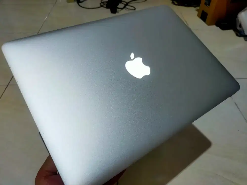Dijual MacBook air 13-inc early 2015 Ram 8GB SSD 256GB Mac OS Monterey