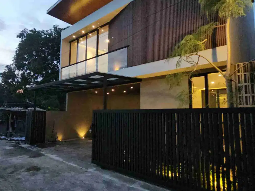 JUAL RUMAH MEWAH JOGJA FULLY FURNISHED KONSEP VILLA ADA PRIVATE POOL JALAN STADION MAGUWOHARJO