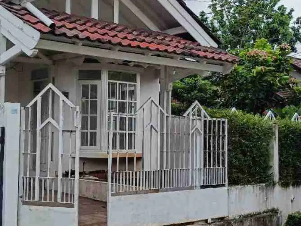 RUMAH  CANTIK SIAP HUNI POSISI CORNER ,ATAP SUDAH BAJA RINGAN