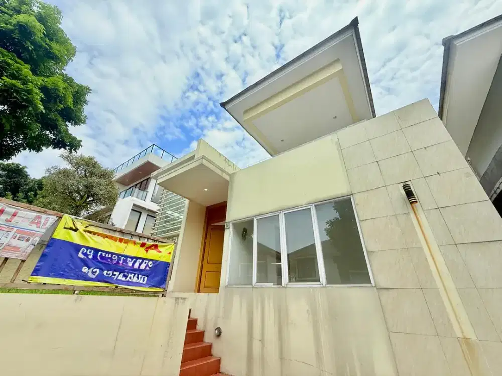 Rumah cantik 2 lantai halaman luas,cluster elite dan terdepan disentul city.5 menit dari Aeon Mall & Exit Tol
