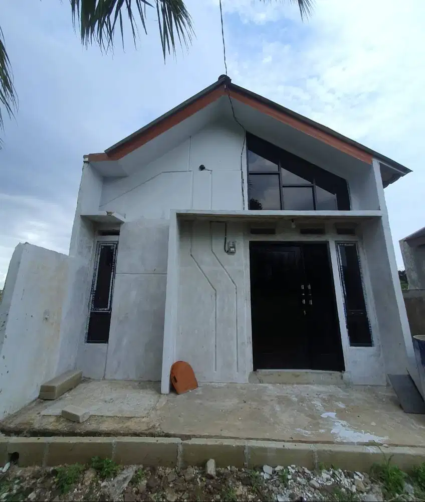 Hunian Estetik Scandinavian: Mungil di Luar, Mewah & Plafon Tinggi 5m