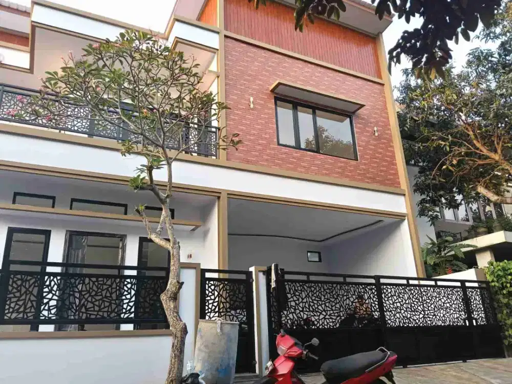 RUMAH BARU SIAP HUNI POSISI HOOK..LOKASI STRATEGIS DI KENCANALOKA BSD CITY