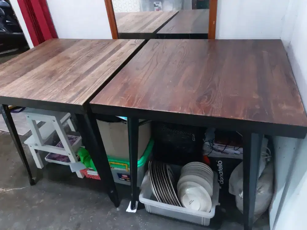 Meja makan kotak merk Inf***