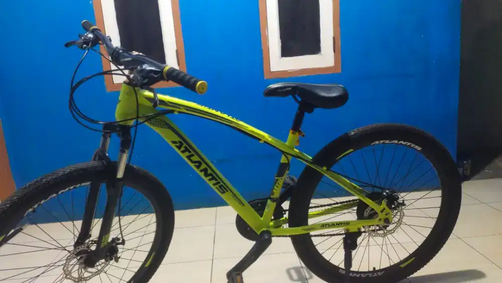 Sepeda gunung merek Atlantis