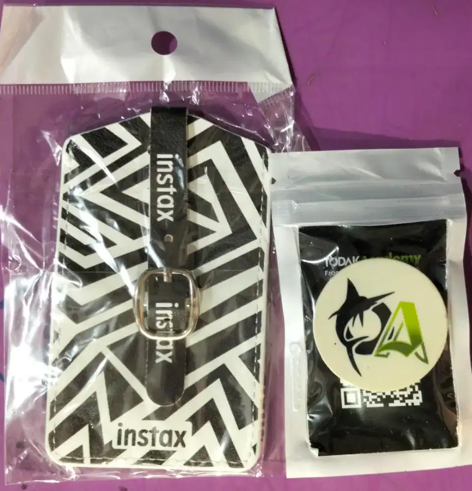 Badge Todak dan Lanyard Instax
