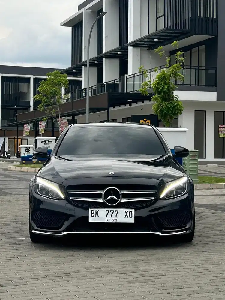Istimewa dan Termurah low km Mercedes Benz C200 AMG Line AT 2018 Hitam