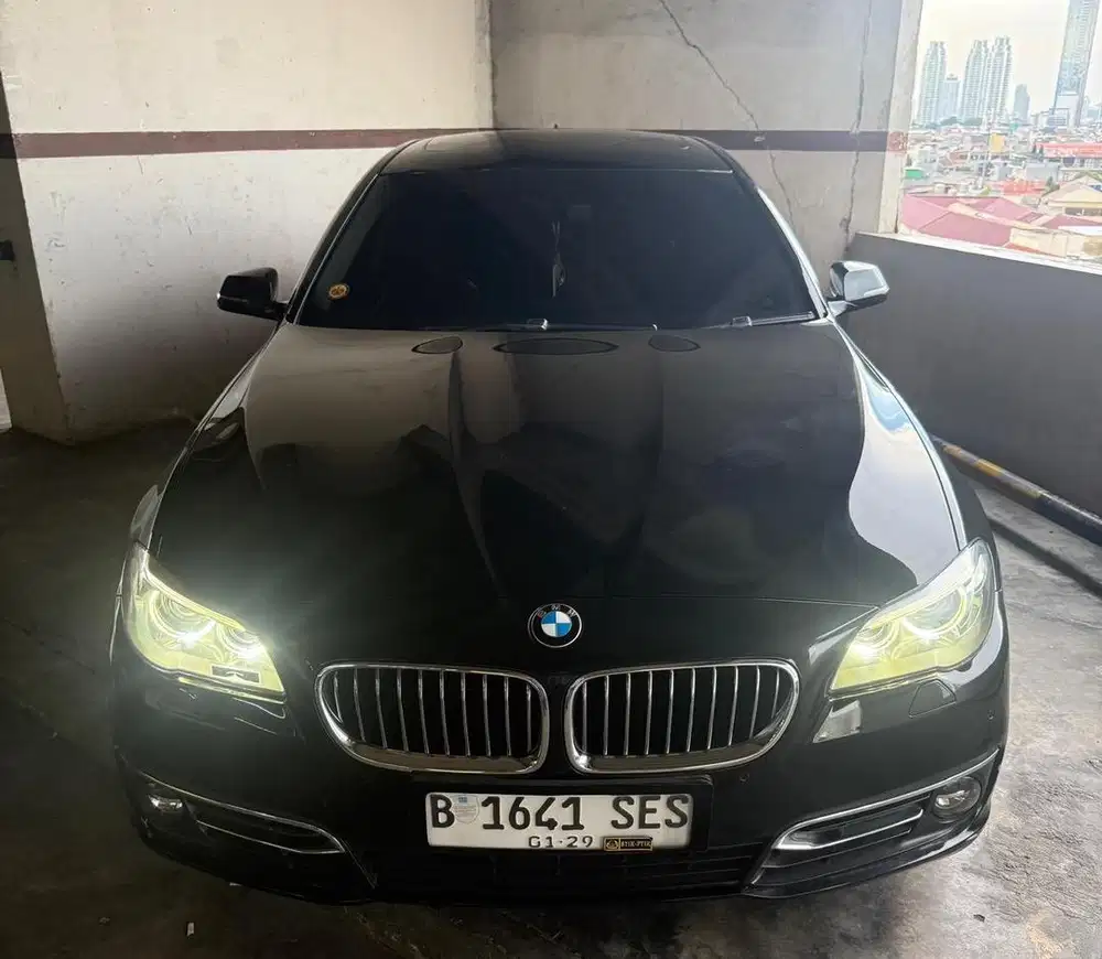 Sedan mewah murah dan enak dipakai