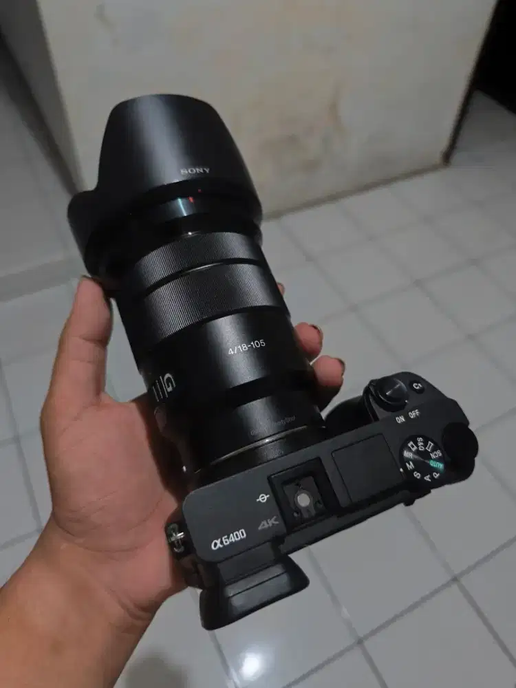 Mirrorless Sony a6400 +  lensa Sony G 18-105mm f4 mulus lengkap