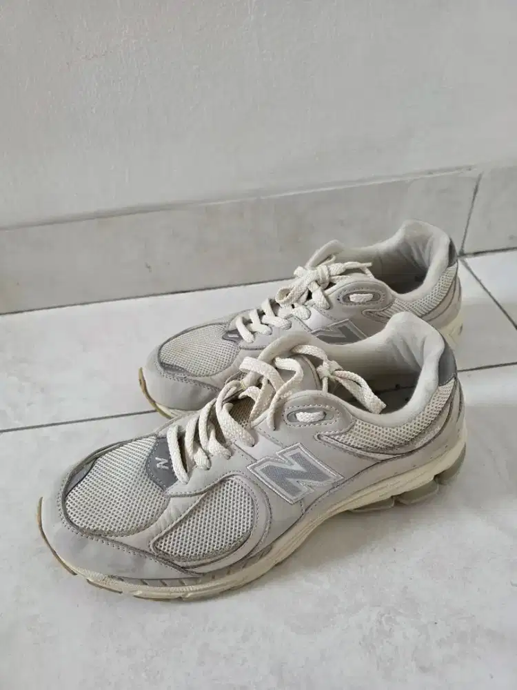 Sepatu NEW Balance 2002R Size 44