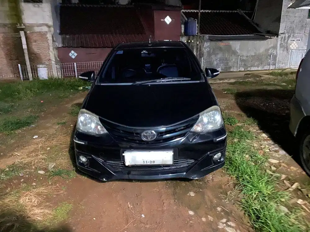 Toyota Etios Valco type G Hitam tahun 2013