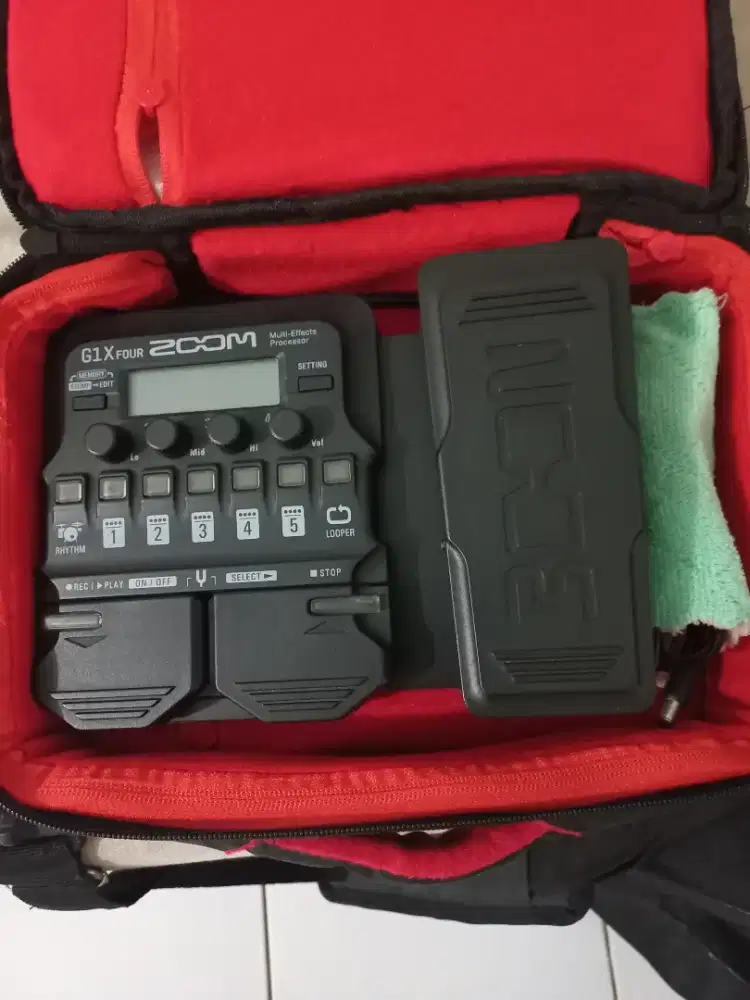 Zoom G1xFour Digital Multi Efek