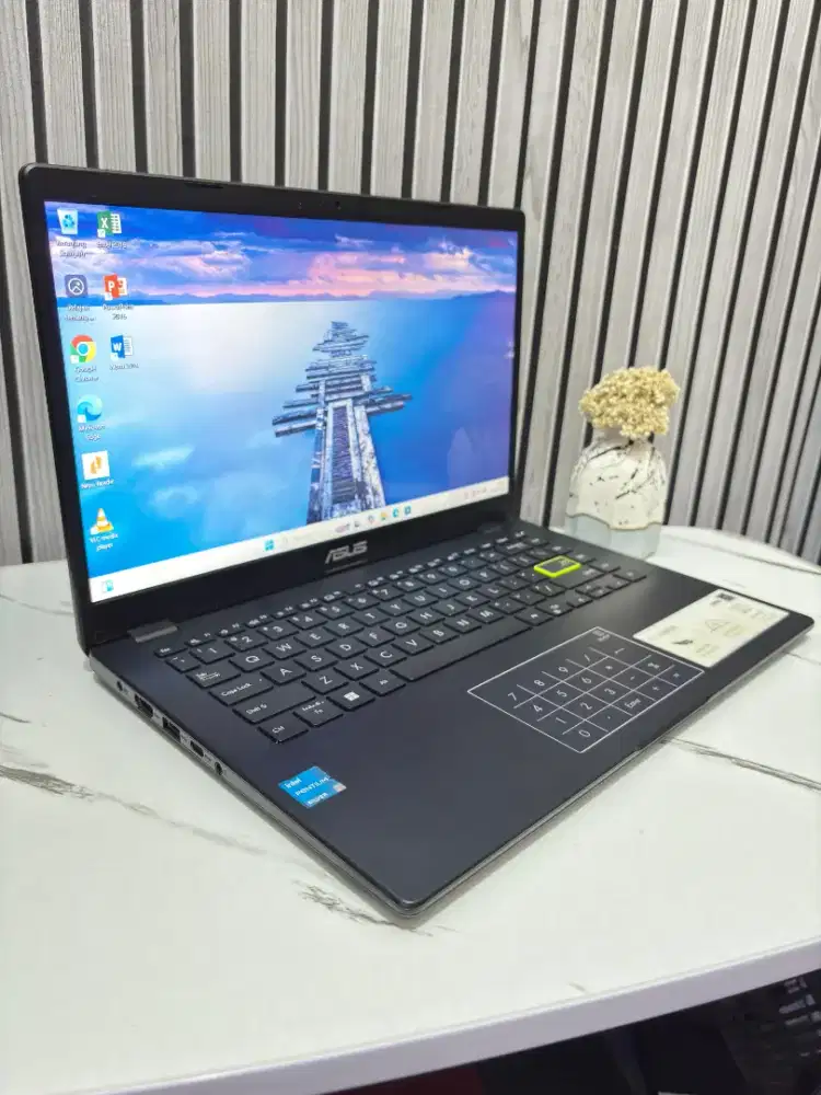 Asus E410KA Pentium Silver N6100 (14inchFHD)Ram4Gb/SSD128Gb+Emmc64Gb