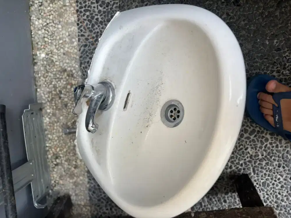 Wastafel Kecil Bekas