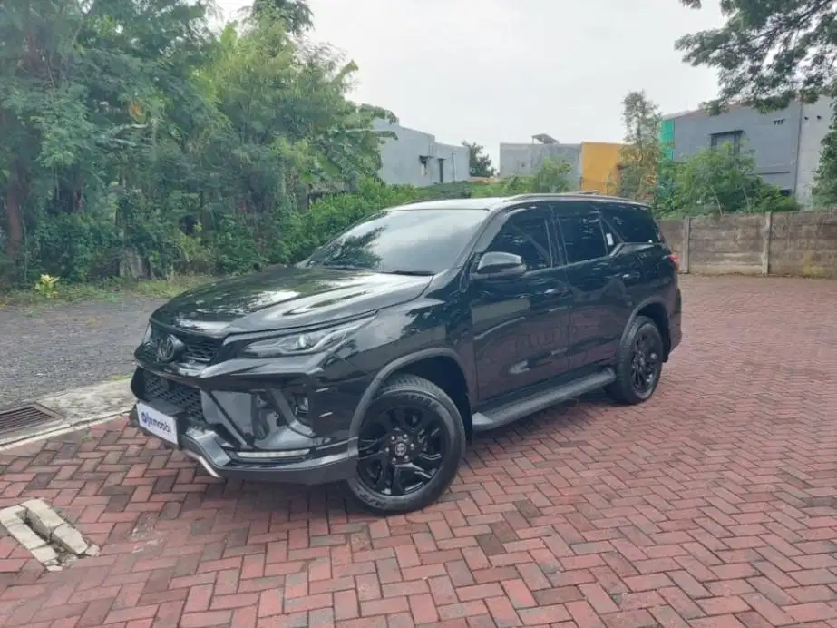 DP RENDAH Fortuner 2.8 VRZ TSS 4×2 Solar Matic 2024 Hitam AEC