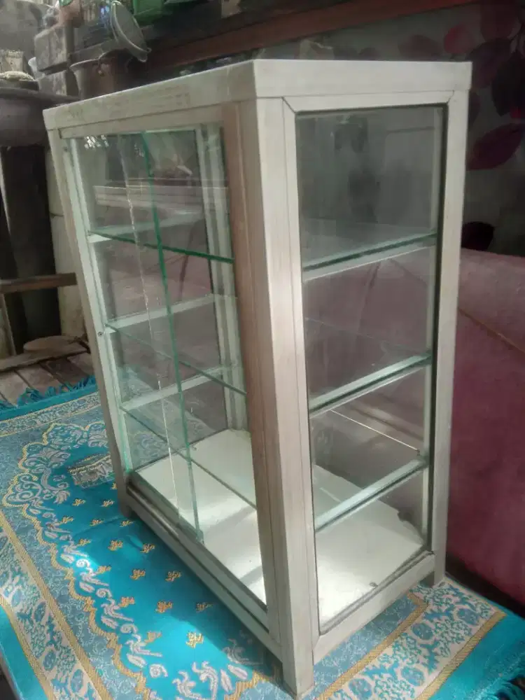 Etalase kaca 5mm