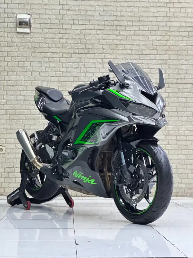 PROMO MURAH‼️ Kawasaki ZX 25R ABS SE 2023 Grey - Dava Mustika
