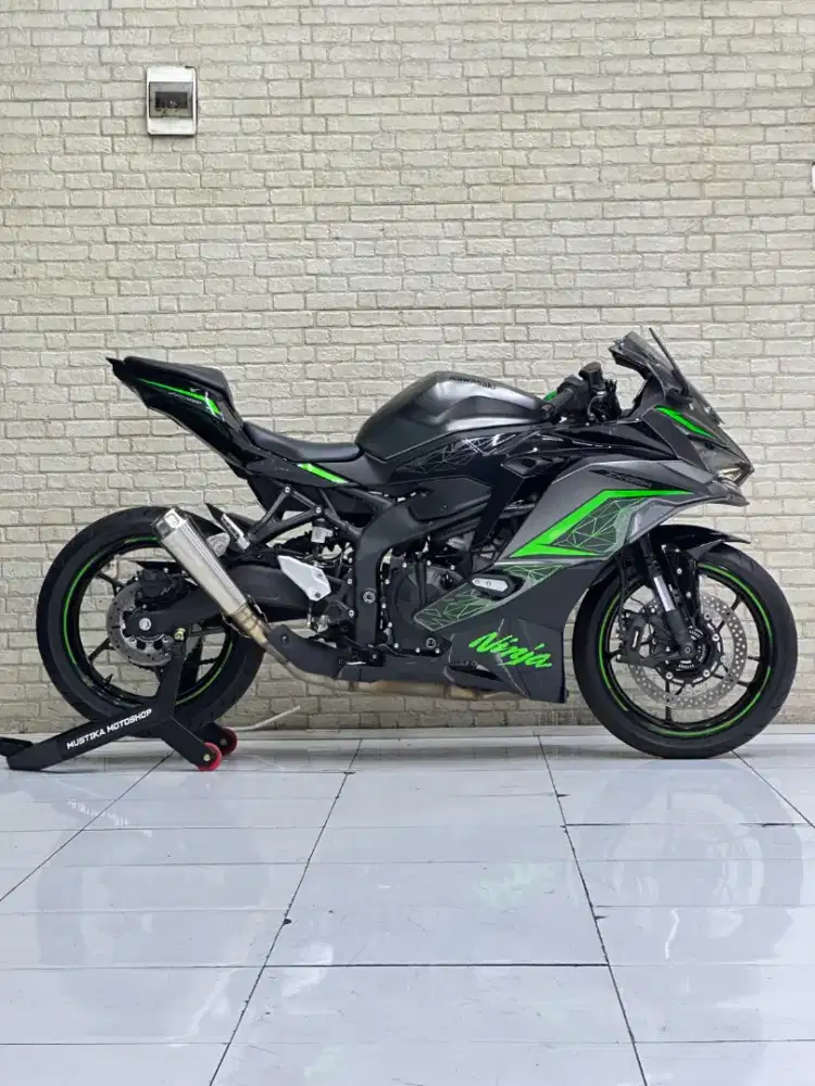 PROMO MURAH‼️ Kawasaki ZX 25R ABS SE 2023 Grey - Dava Mustika