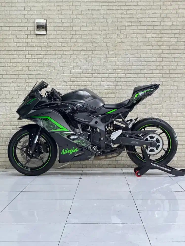 PROMO MURAH‼️ Kawasaki ZX 25R ABS SE 2023 Grey - Dava Mustika